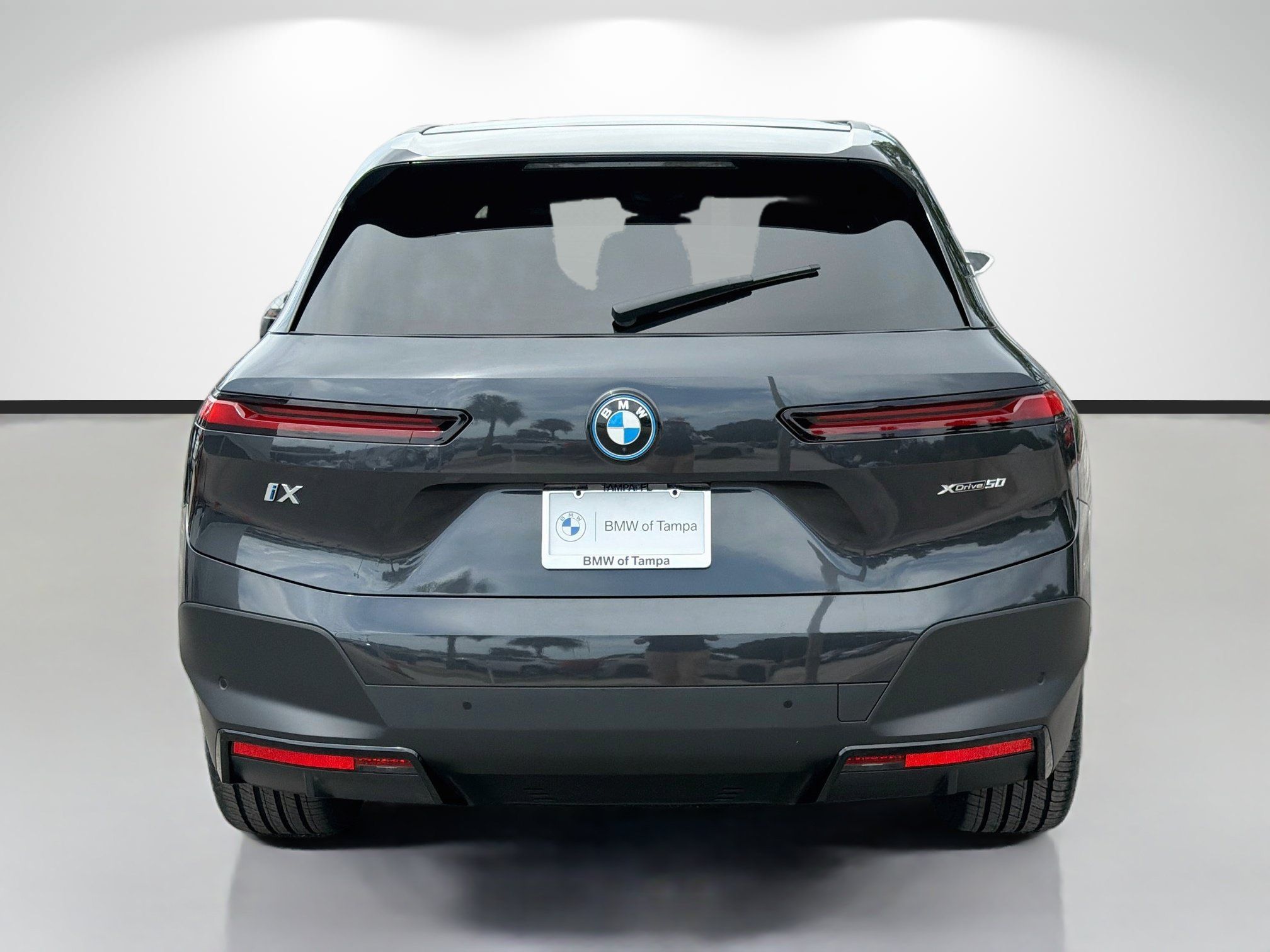 Used 2024 BMW iX xDrive50 w/ Convenience Package AWD/4WD image 4