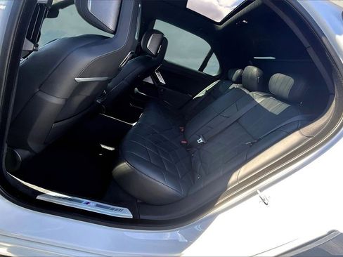 Used 2023 BMW 740i image 22