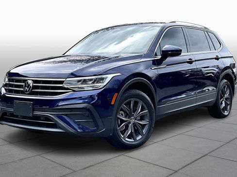 Used 2023 Volkswagen Tiguan SE image 1