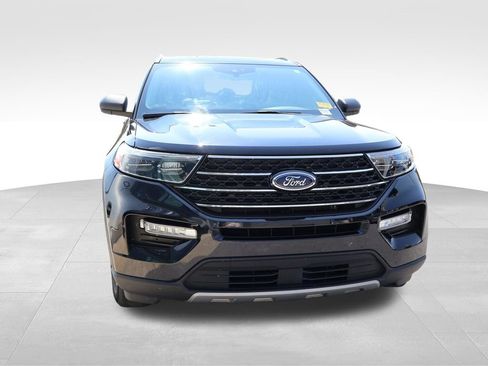 Used 2021 Ford Explorer XLT w/ Equipment Group 202A AWD/4WD image 7