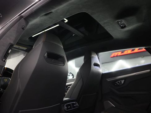 Used 2020 Lamborghini Urus AWD/4WD image 20