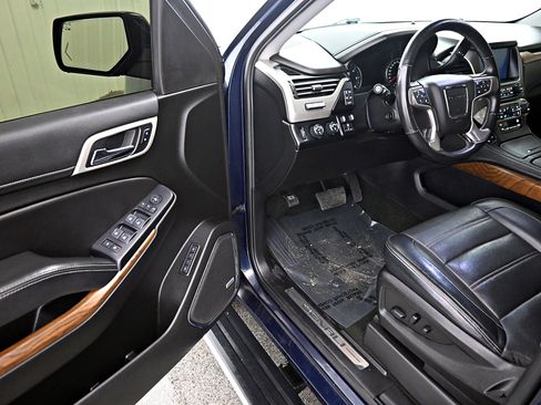 Used 2019 GMC Yukon Denali w/ Denali Ultimate Package image 3
