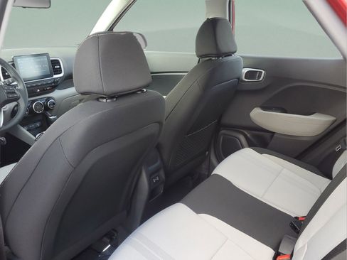 Used 2025 Hyundai Venue SEL FWD image 17