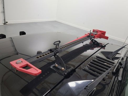 Used 2018 Jeep Wrangler Unlimited Rubicon w/ Connectivity Group image 17