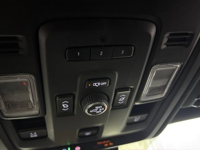 Used 2023 GMC Yukon SLT w/ SLT Premium Package AWD/4WD image 45
