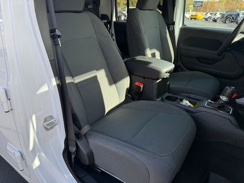 New 2025 Jeep Gladiator Sport image 19