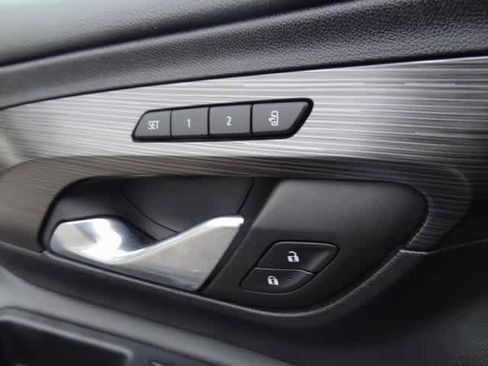 Used 2023 GMC Terrain SLT image 18