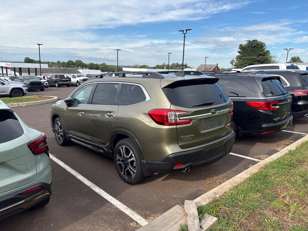 Used 2024 Subaru Ascent Touring AWD/4WD image 3