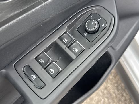 Used 2022 Volkswagen GTI SE image 17