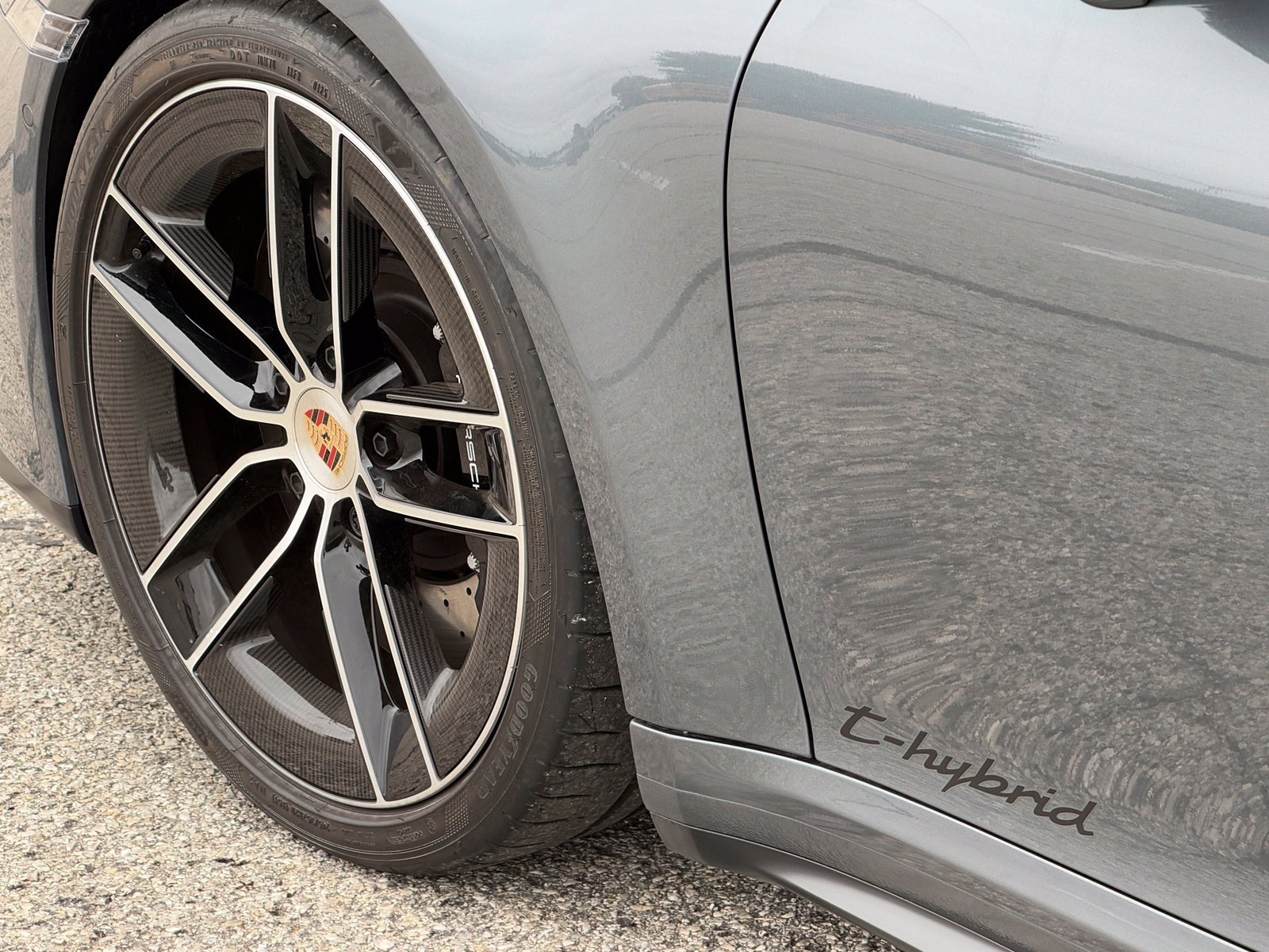 Certified 2025 Porsche 911 Carrera 4 GTS AWD/4WD image 18