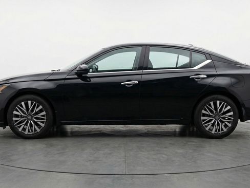 Used 2025 Nissan Altima 2.5 SV image 5