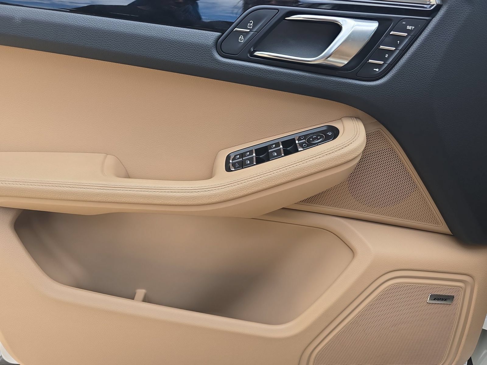 Certified 2026 Porsche Macan AWD/4WD image 17