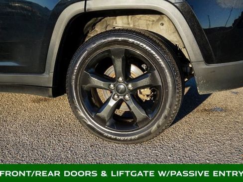 Used 2023 Jeep Grand Cherokee Limited w/ Luxury Tech Group II image 8