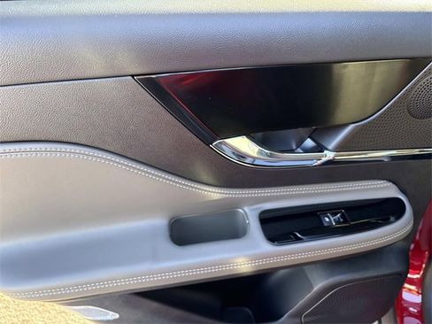 New 2026 Lincoln Corsair Premiere image 18