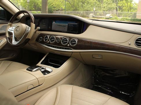 Used 2019 Mercedes-Benz S 560 4MATIC Sedan w/ Premium Package image 21