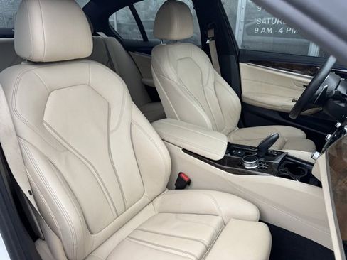 Used 2017 BMW 540i xDrive image 10