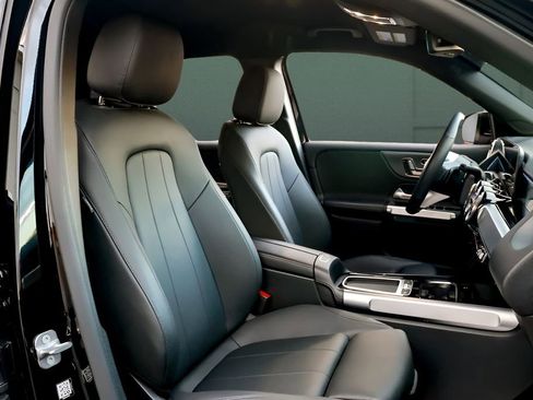 Used 2024 Mercedes-Benz GLB 250 image 23