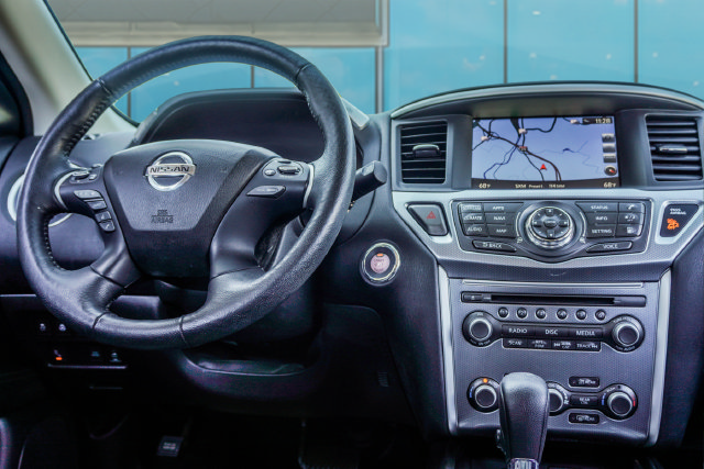 Used 2019 Nissan Pathfinder SL FWD image 32
