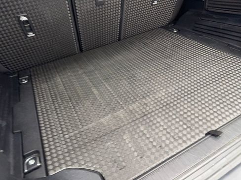 Used 2025 Land Rover Defender 110 S image 80