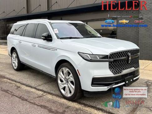 Used 2025 Lincoln Navigator L Reserve image 1