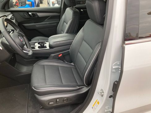 Used 2025 Buick Enclave Preferred image 31