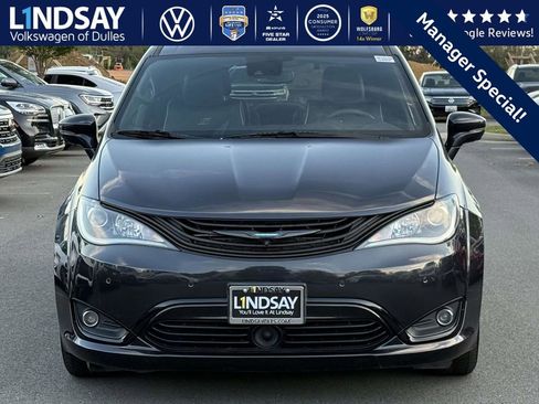 Used 2019 Chrysler Pacifica Limited w/ Advanced Safetytec Group image 2