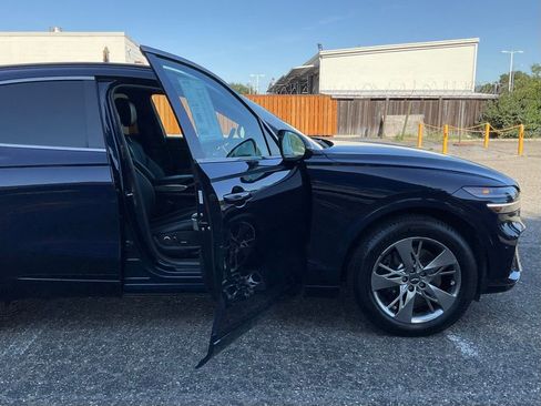 Used 2022 Genesis GV70 3.5T Sport w/ Sport Advanced Package AWD/4WD image 33