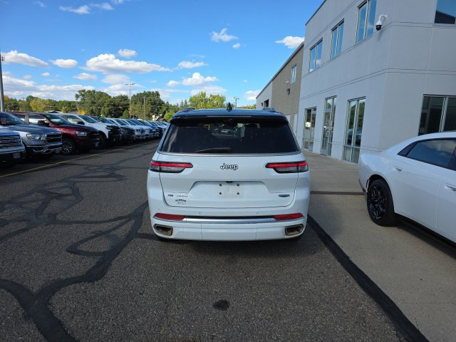 Used 2023 Jeep Grand Cherokee L Summit w/ Advanced Protech Group IV AWD/4WD image 5
