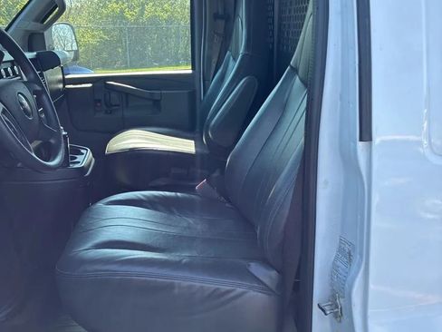 Used 2022 GMC Savana 2500 w/ Driver Convenience Package RWD image 2