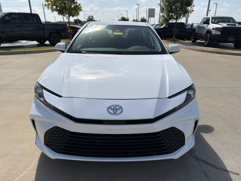 Used 2025 Toyota Camry LE FWD image 8