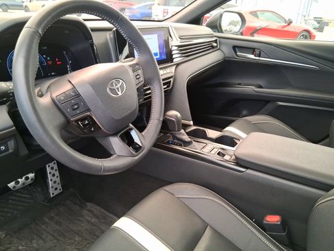 Used 2025 Toyota Camry SE w/ Convenience Package AWD/4WD image 11