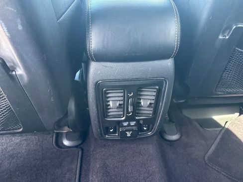 Used 2017 Jeep Grand Cherokee Limited AWD/4WD image 11