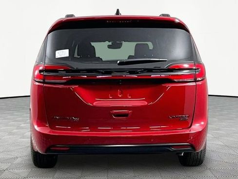 New 2027 Chrysler Pacifica Limited AWD/4WD image 5