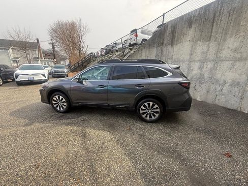 Used 2025 Subaru Outback Limited XT AWD/4WD image 3