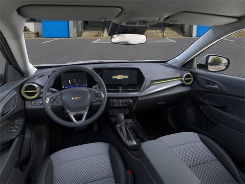 New 2025 Chevrolet Trax LT w/ Driver Confidence Package image 15