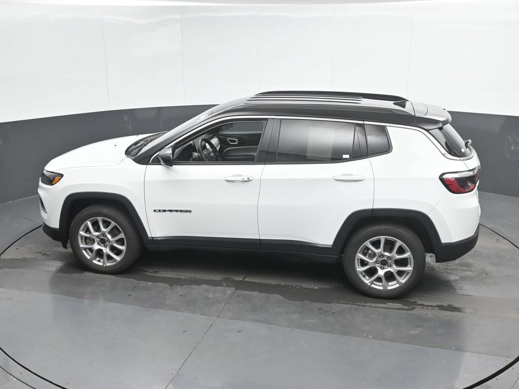 Used 2025 Jeep Compass Limited AWD/4WD image 37