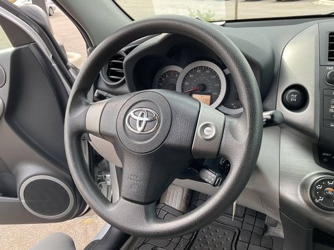 Used 2011 Toyota RAV4 4WD w/ Base L4 Extra Value Pkg image 18