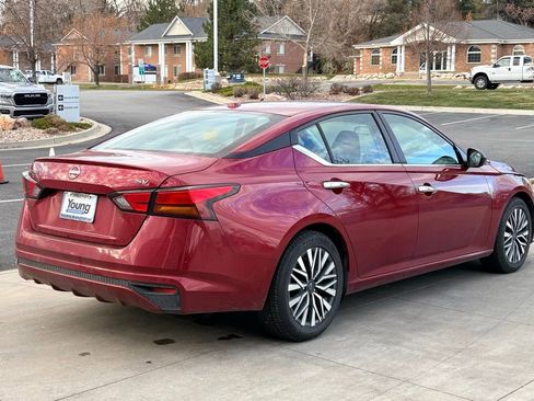 Used 2024 Nissan Altima 2.5 SV image 8