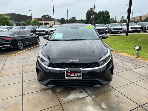 Used 2024 Kia Forte LXS FWD image 2