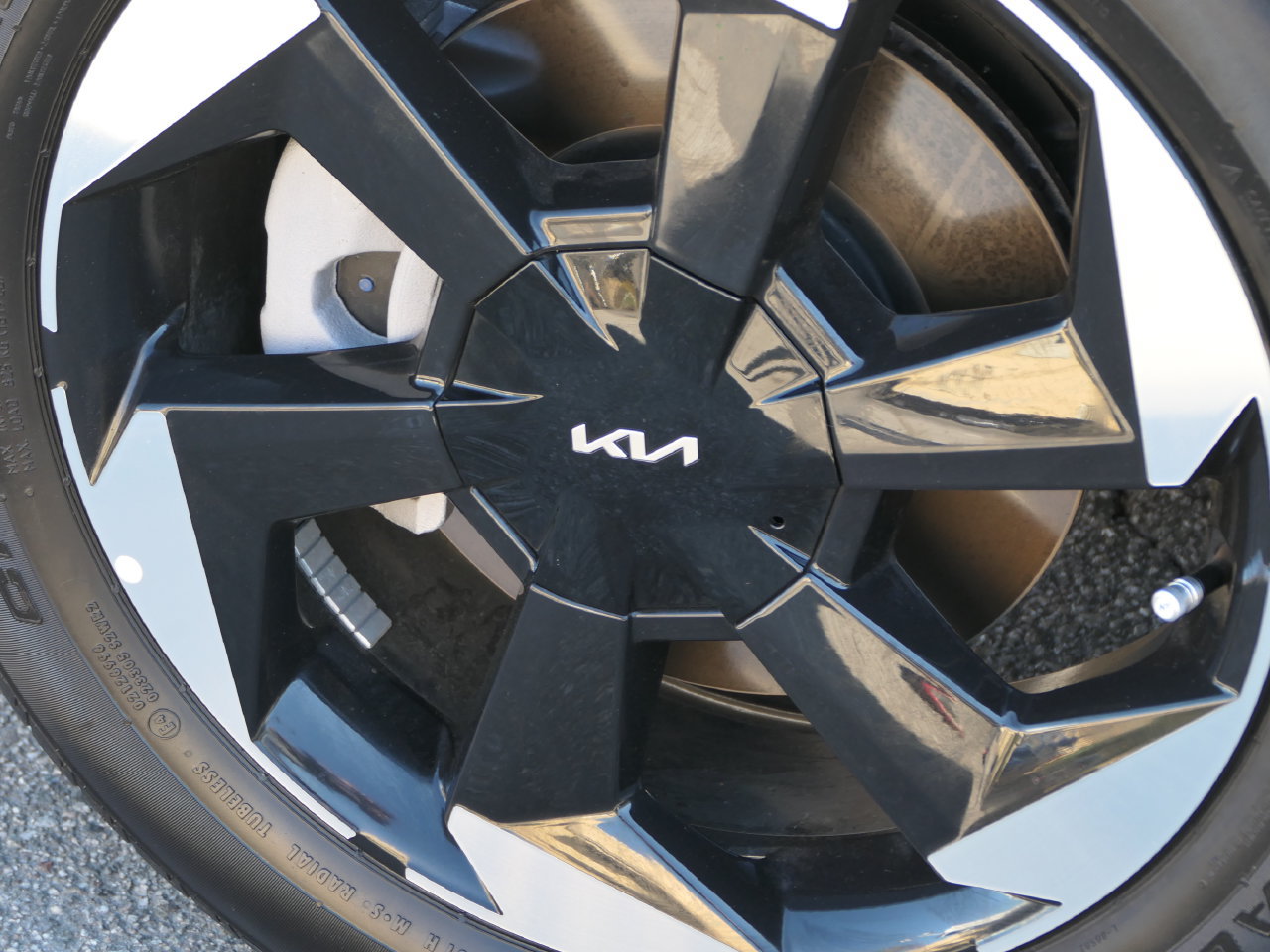 Certified 2025 Kia Sorento SX Prestige AWD/4WD image 12