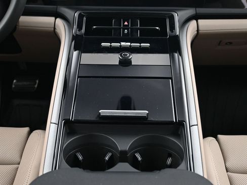 Used 2025 Porsche Panamera image 10