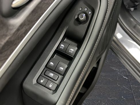 Used 2023 Jeep Grand Cherokee Limited w/ Luxury Tech Group II AWD/4WD image 20