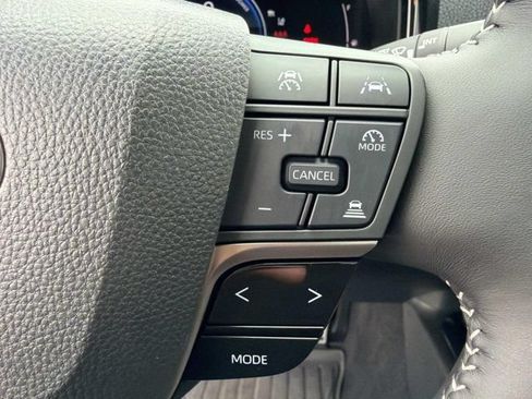 Used 2025 Toyota Camry SE w/ Convenience Package FWD image 25