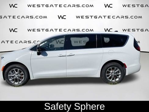 New 2026 Chrysler Pacifica Select image 4