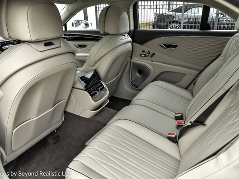 Used 2024 Bentley Flying Spur V8 AWD/4WD image 49