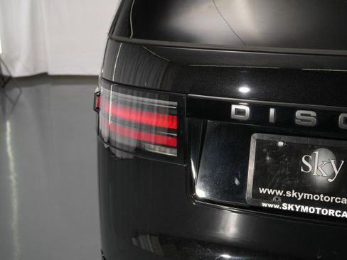 Used 2024 Land Rover Discovery Dynamic SE AWD/4WD image 15