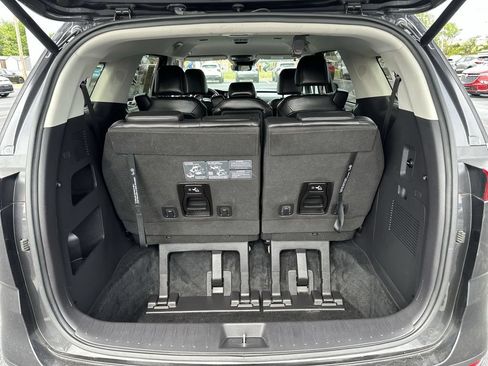 Used 2024 Kia Carnival EX FWD image 30
