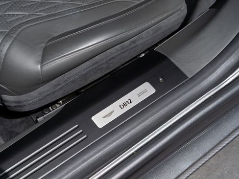 Used 2024 Aston Martin DB12 Coupe RWD image 10
