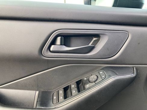 Used 2024 Nissan Rogue S FWD image 13