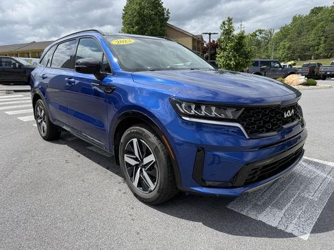 Used 2023 Kia Sorento S w/ Panoramic Sunroof Package FWD image 3